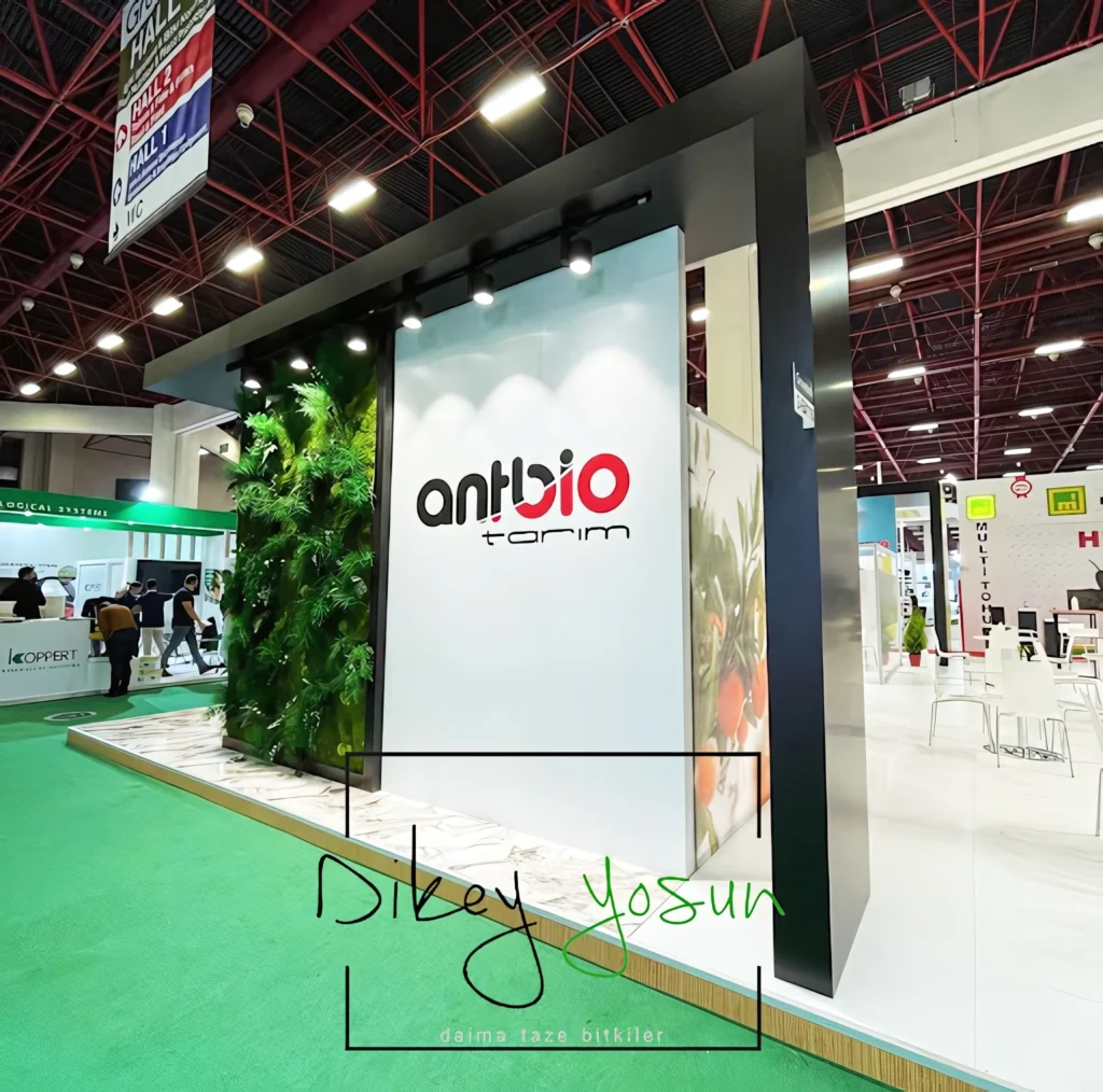 Antbio fuar alanında bitkilendirilmiş stand cephesi