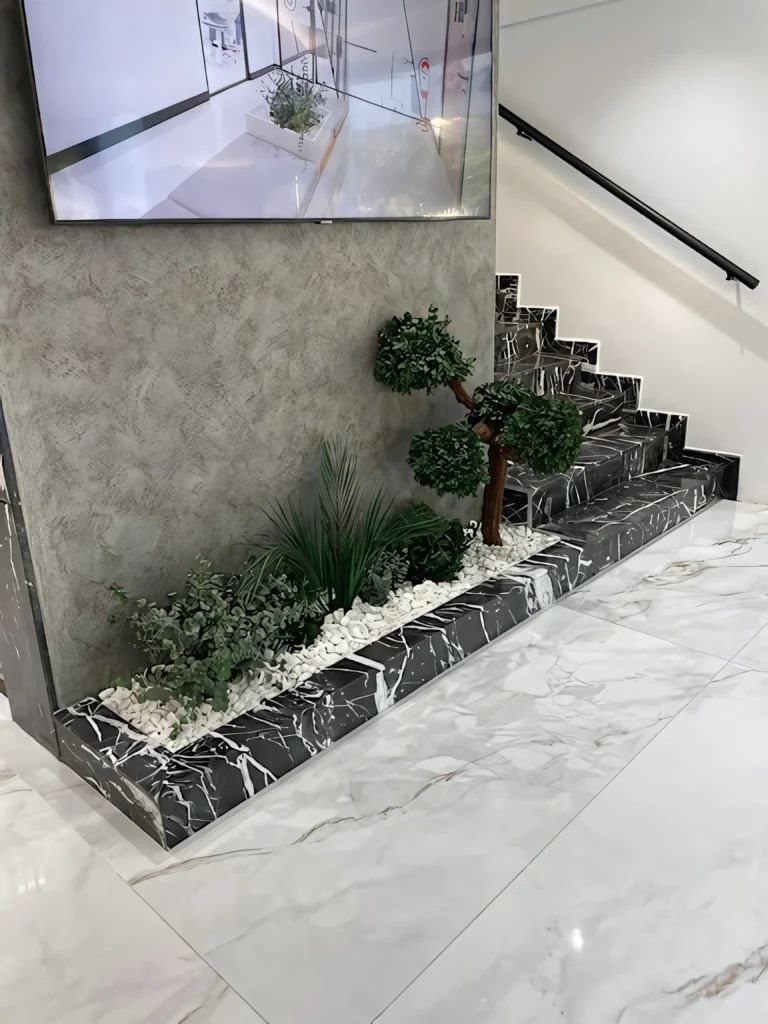 Atalya Diş Kliniğinde iç mekân bitki düzenlemesi