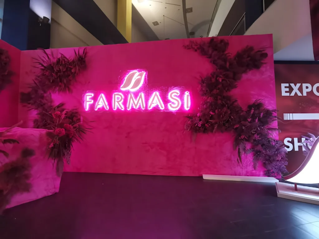 Farmasi projesinde etkinlik fotoğraf alanı bitkilendirmesi — görünüm 4