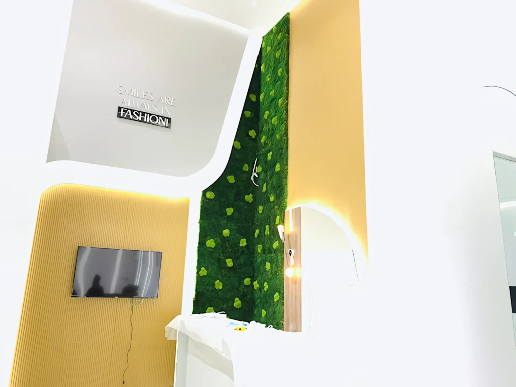 Maraş Diş Kliniği projesinde gerçek iç mekân yeşil uygulaması — görünüm 5